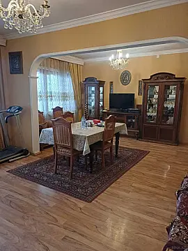 Satılır 5 otaqlı mənzil 125 m²