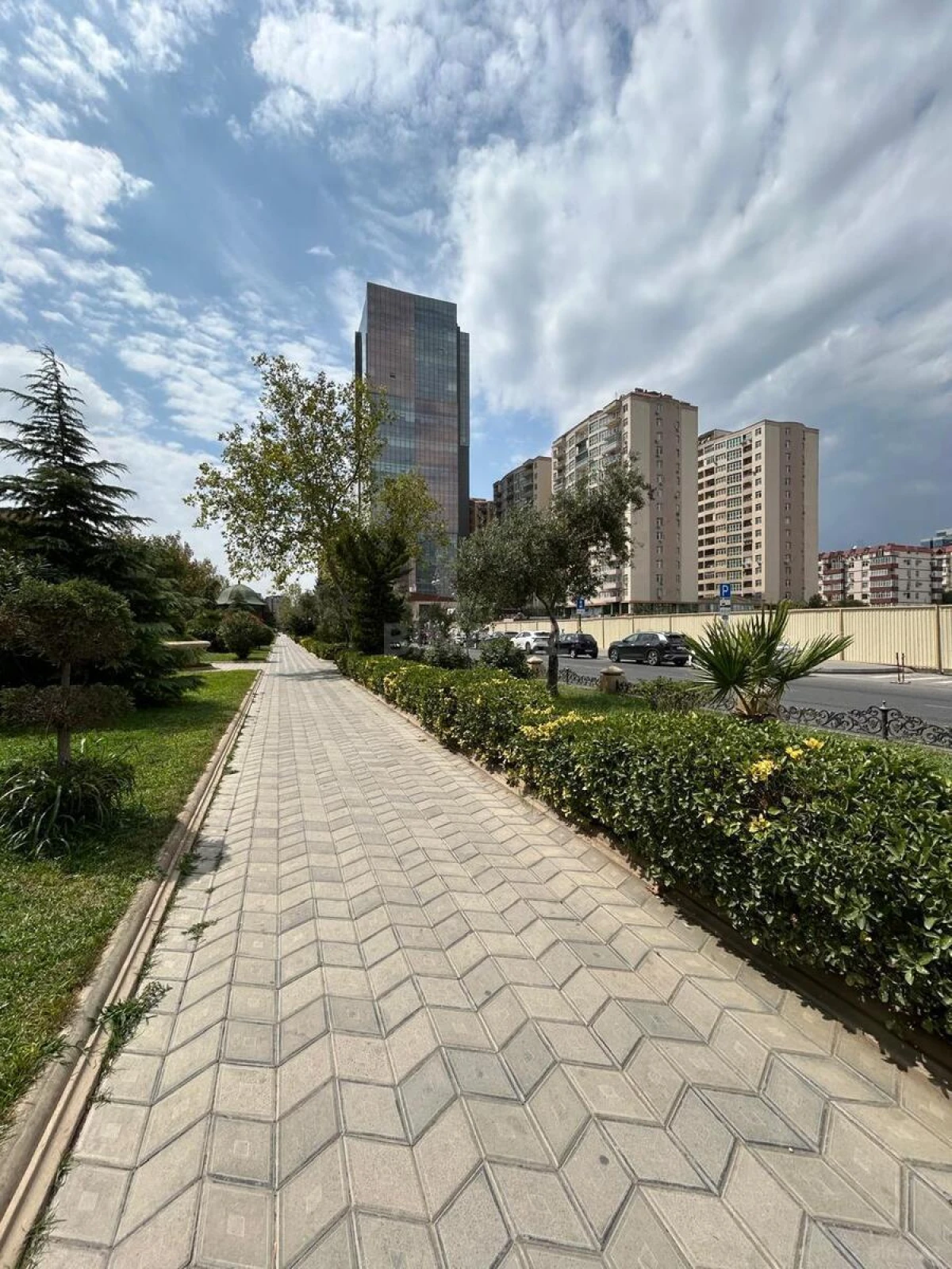 Satılır 4 otaqlı mənzil 154 m²