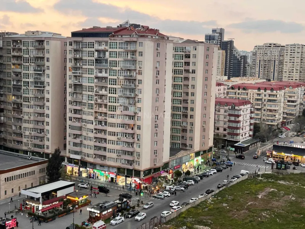 Satılır 4 otaqlı mənzil 154 m²