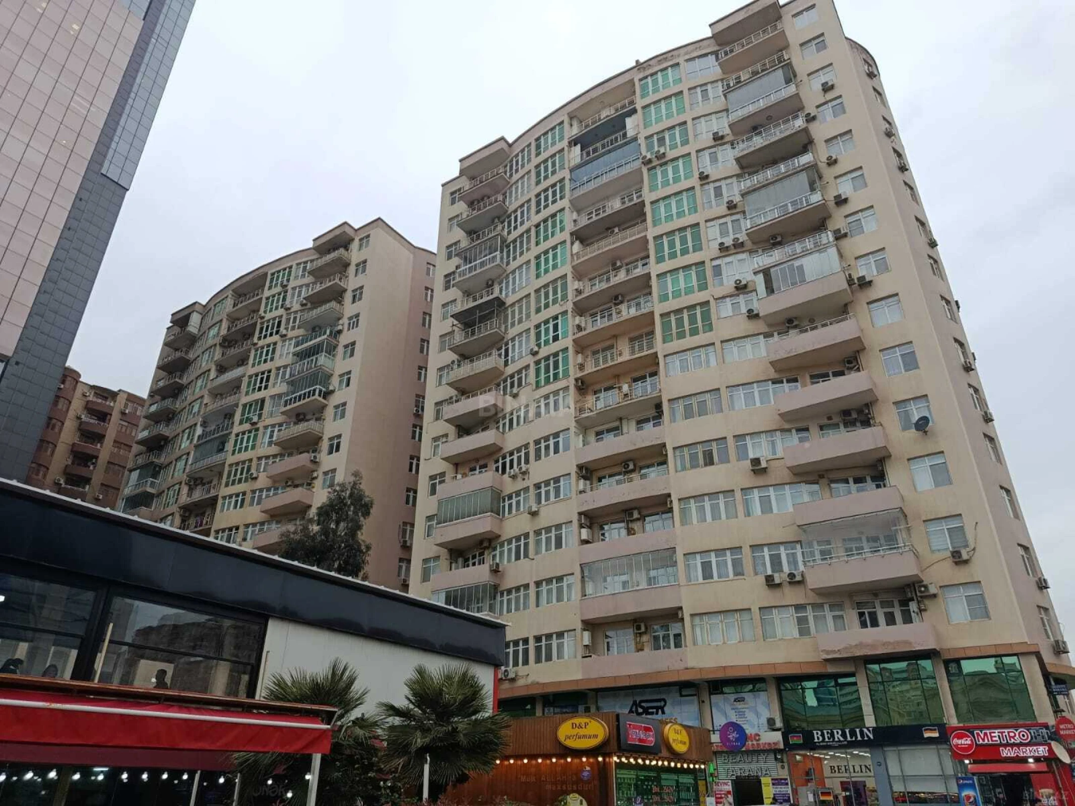 Satılır 4 otaqlı mənzil 154 m²