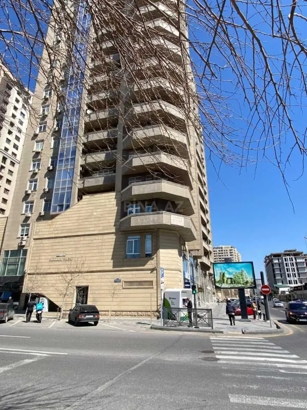 Satılır 3 otaqlı mənzil 133 m²