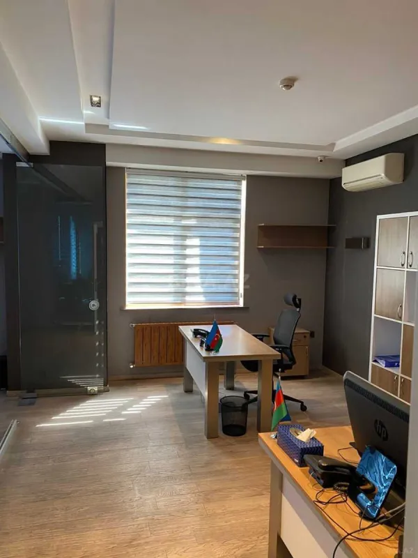 Satılır 3 otaqlı mənzil 133 m²
