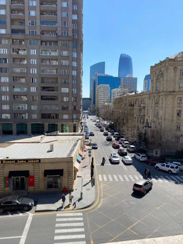 Satılır 3 otaqlı mənzil 133 m²