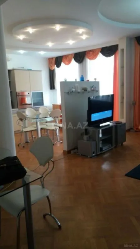 Kirayə verilir 3 otaqlı mənzil 123 m²