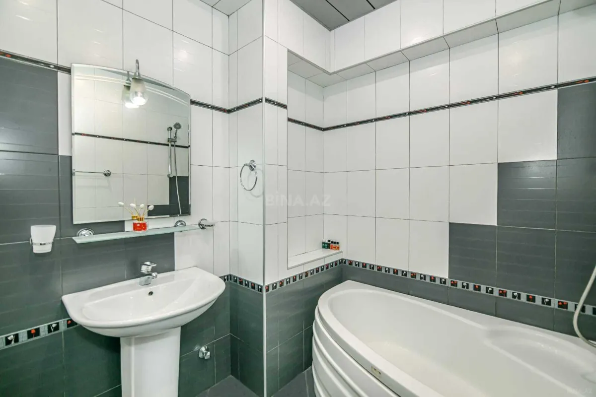 Kirayə verilir 3 otaqlı mənzil 123 m²