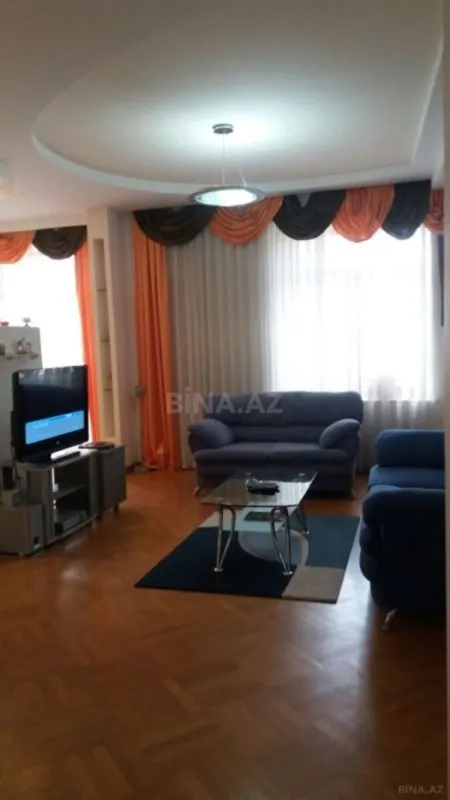 Kirayə verilir 3 otaqlı mənzil 123 m²