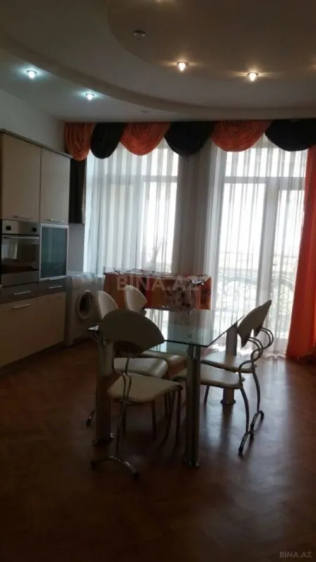 Kirayə verilir 3 otaqlı mənzil 123 m²