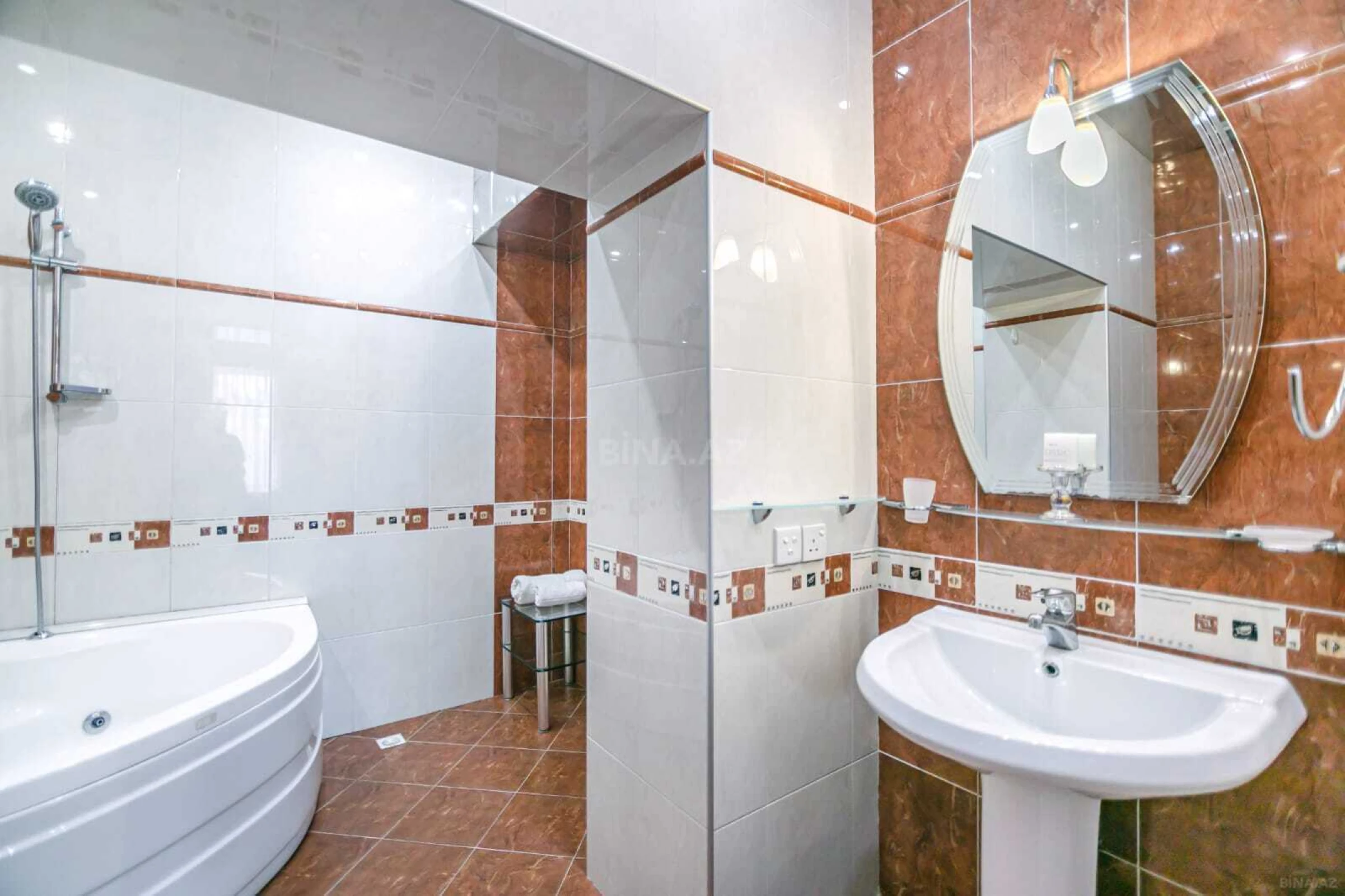 Kirayə verilir 3 otaqlı mənzil 123 m²