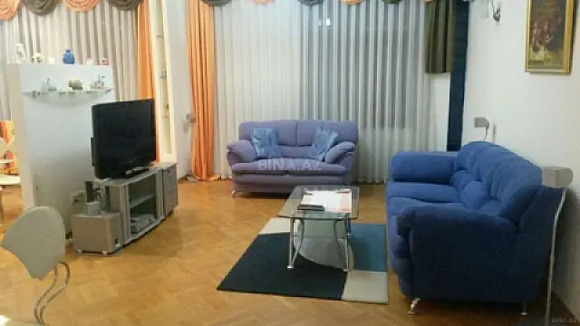 Kirayə verilir 3 otaqlı mənzil 123 m²