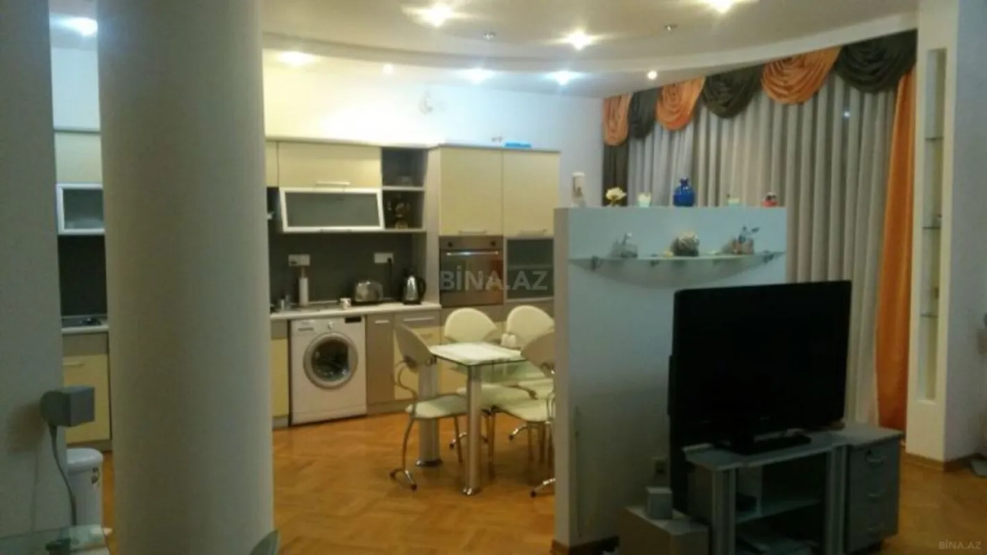Kirayə verilir 3 otaqlı mənzil 123 m²
