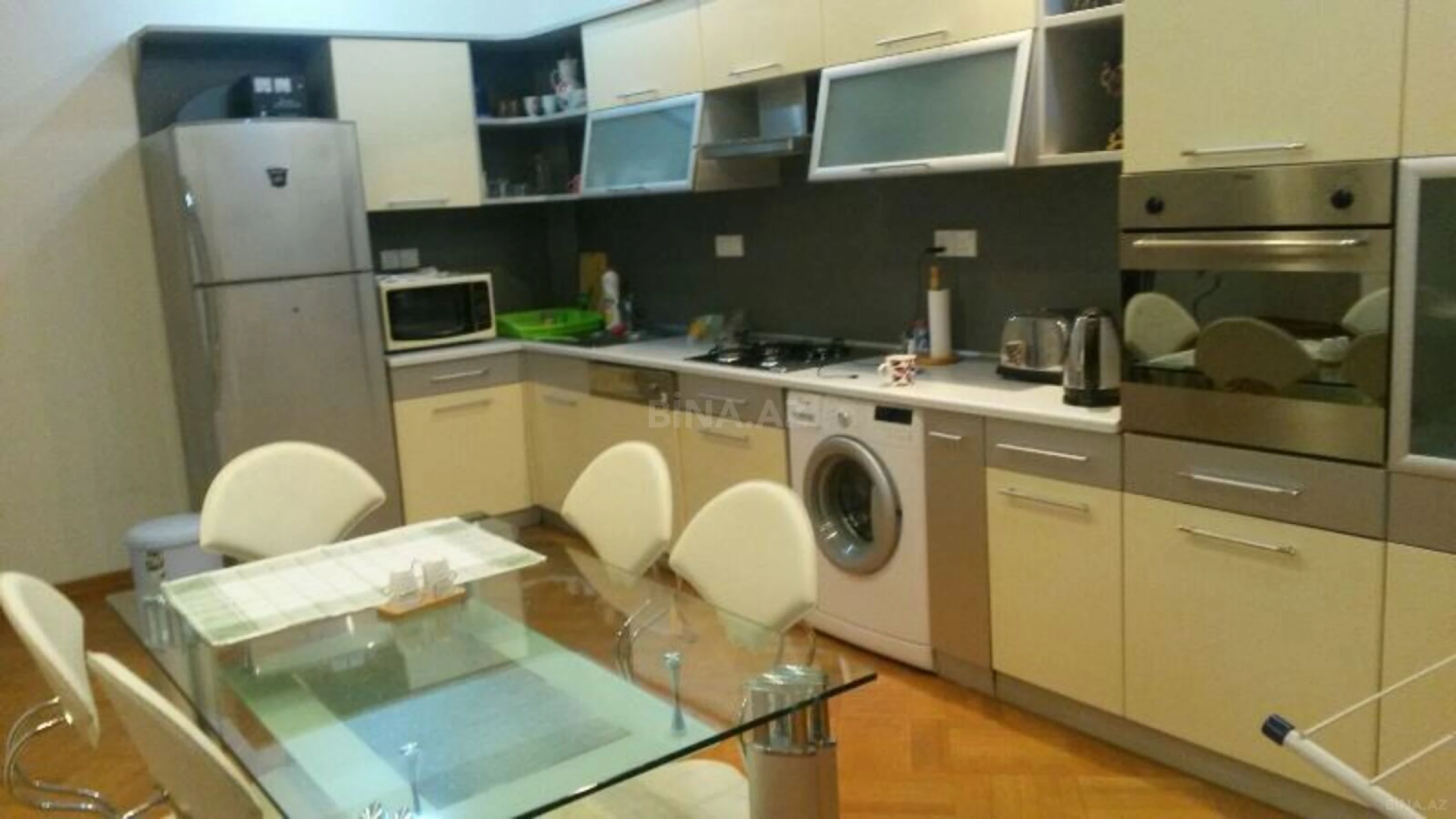 Kirayə verilir 3 otaqlı mənzil 123 m²