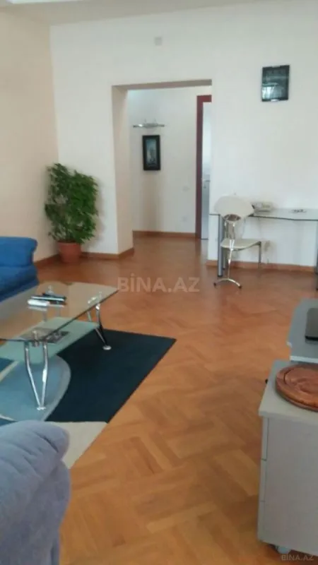 Kirayə verilir 3 otaqlı mənzil 123 m²