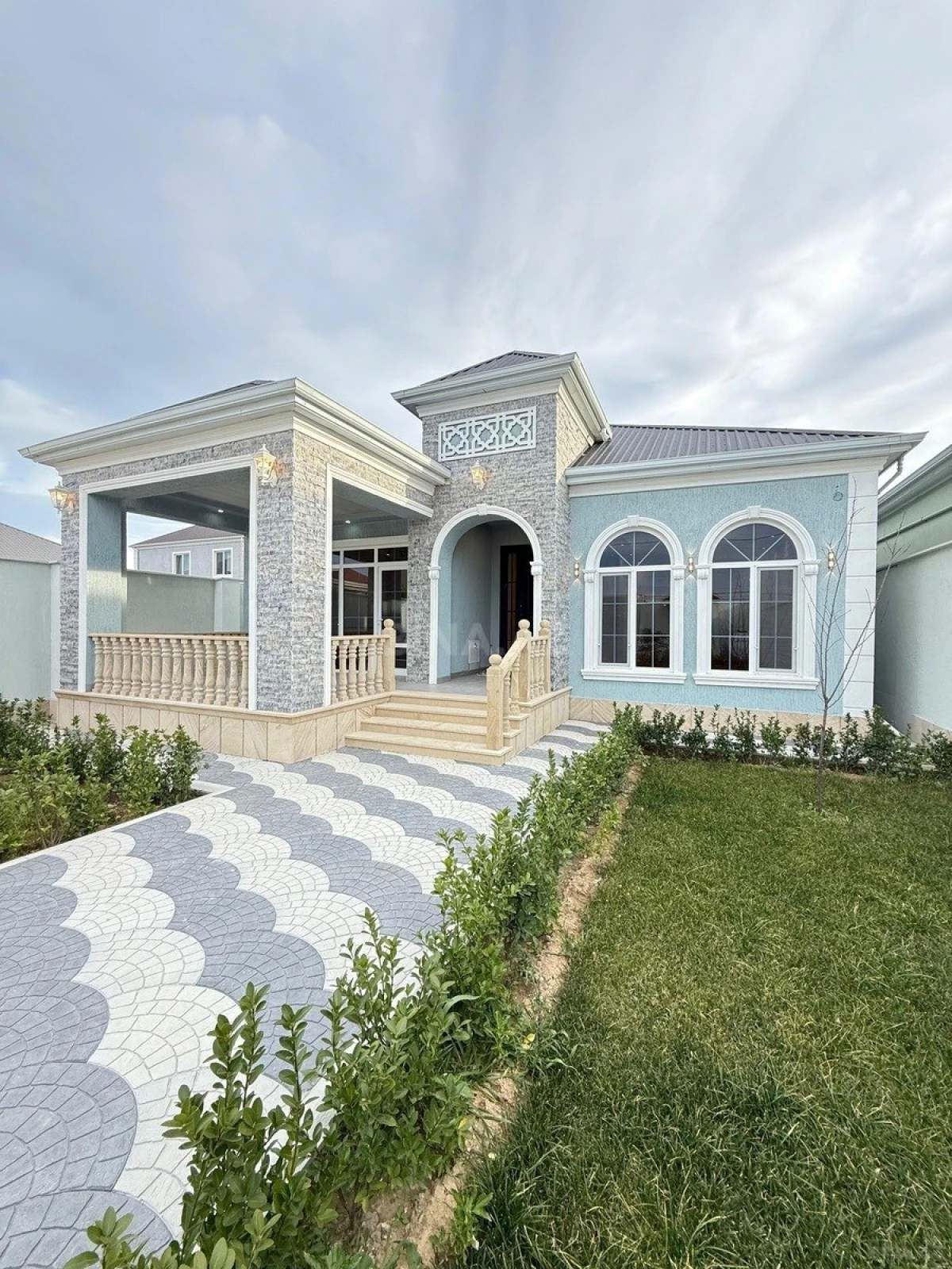 Satılır 4 otaqlı həyət evi 160 m²