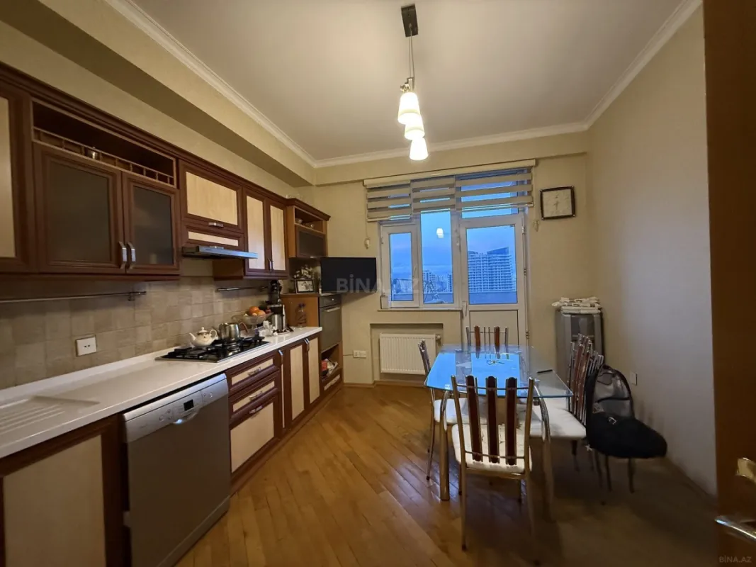 Satılır 3 otaqlı mənzil 110 m²