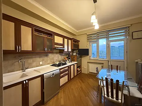 Satılır 3 otaqlı mənzil 110 m²