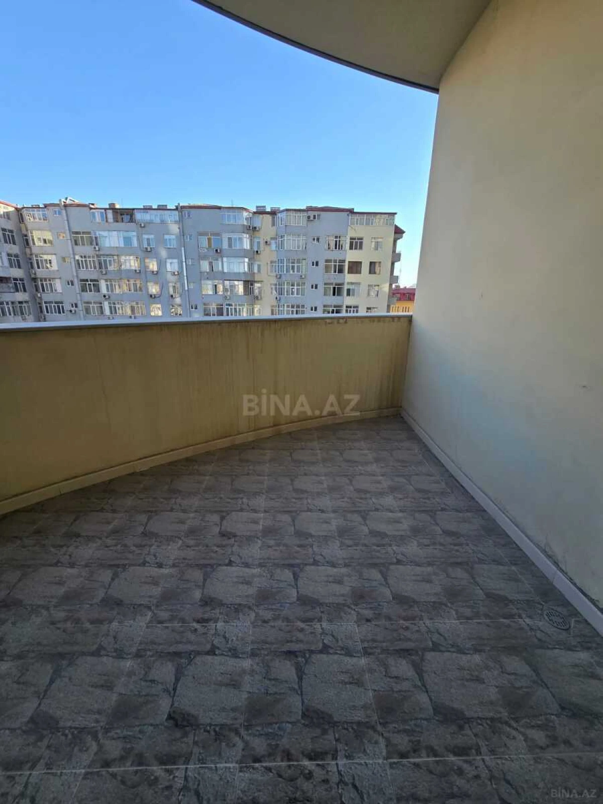 Kirayə verilir 3 otaqlı mənzil 175 m²
