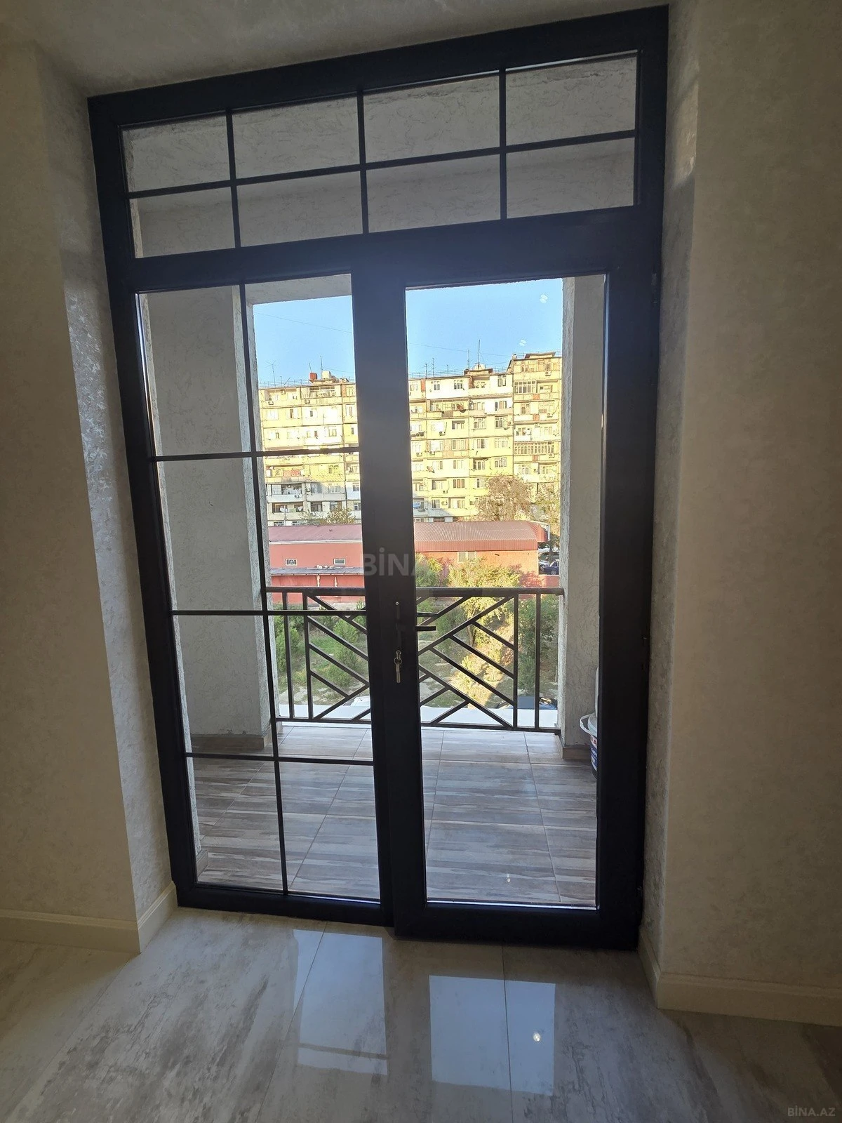 Satılır 2 otaqlı mənzil 74 m²