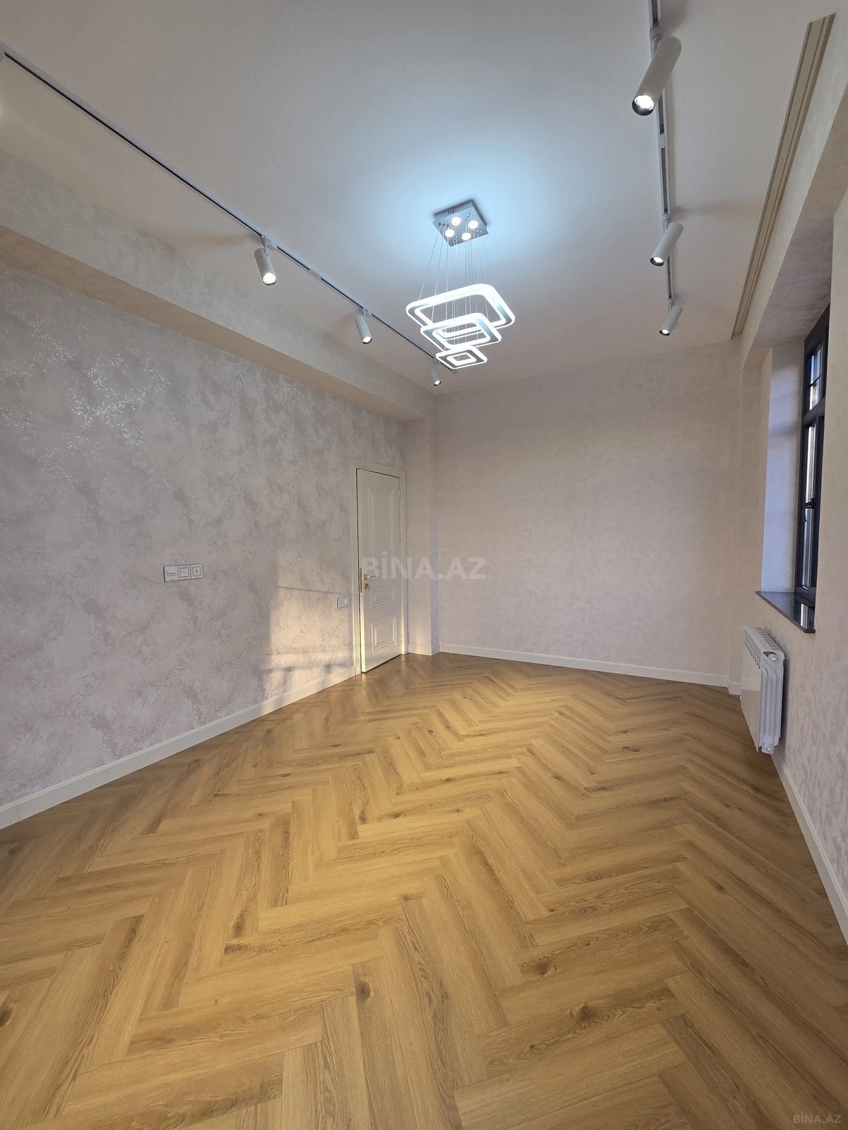 Satılır 2 otaqlı mənzil 74 m²