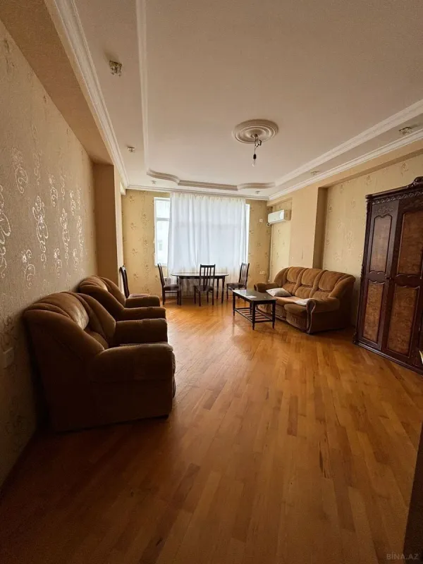 Kirayə verilir 2 otaqlı mənzil 86 m²