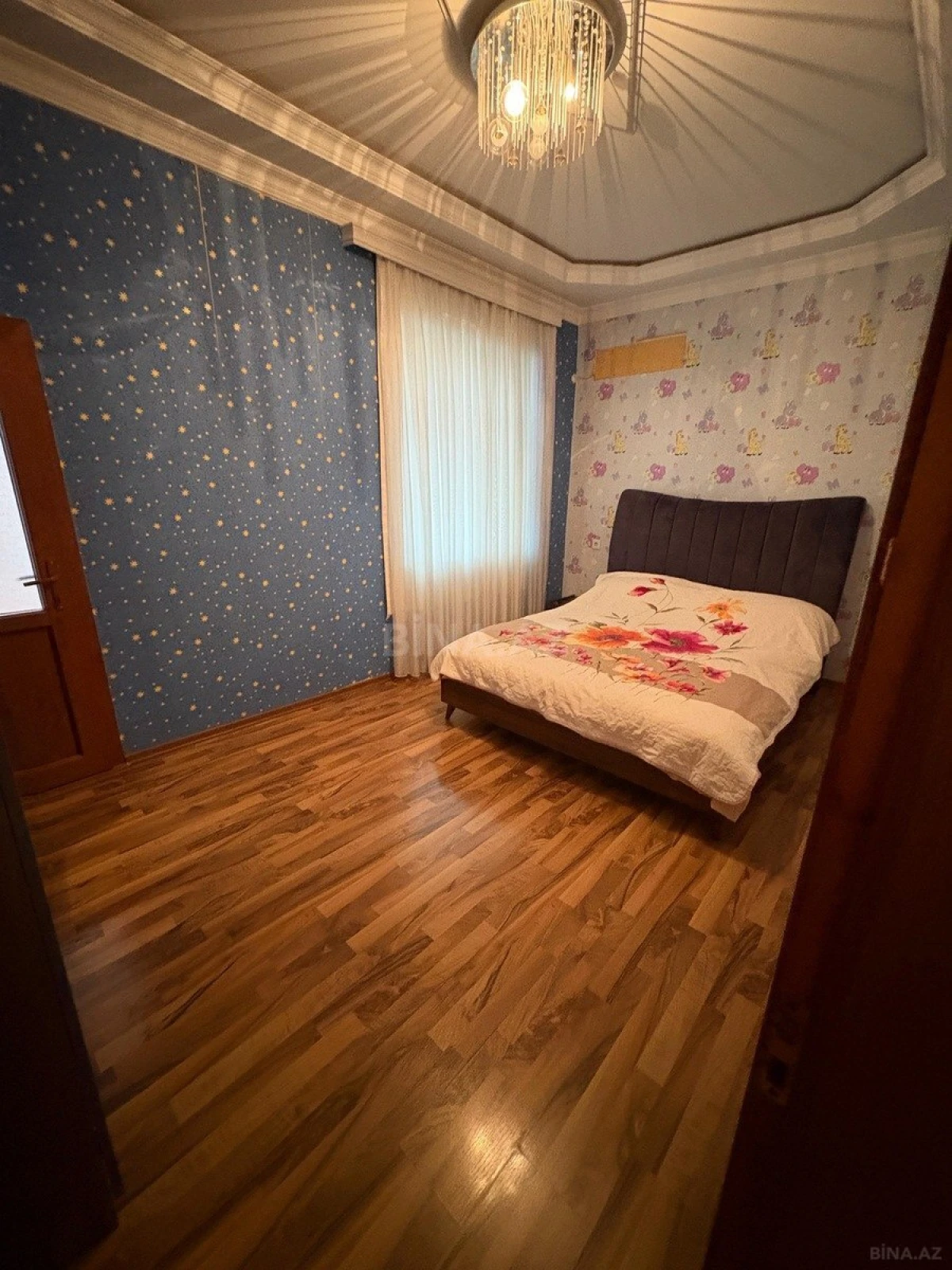 Satılır 5 otaqlı həyət evi 240 m²