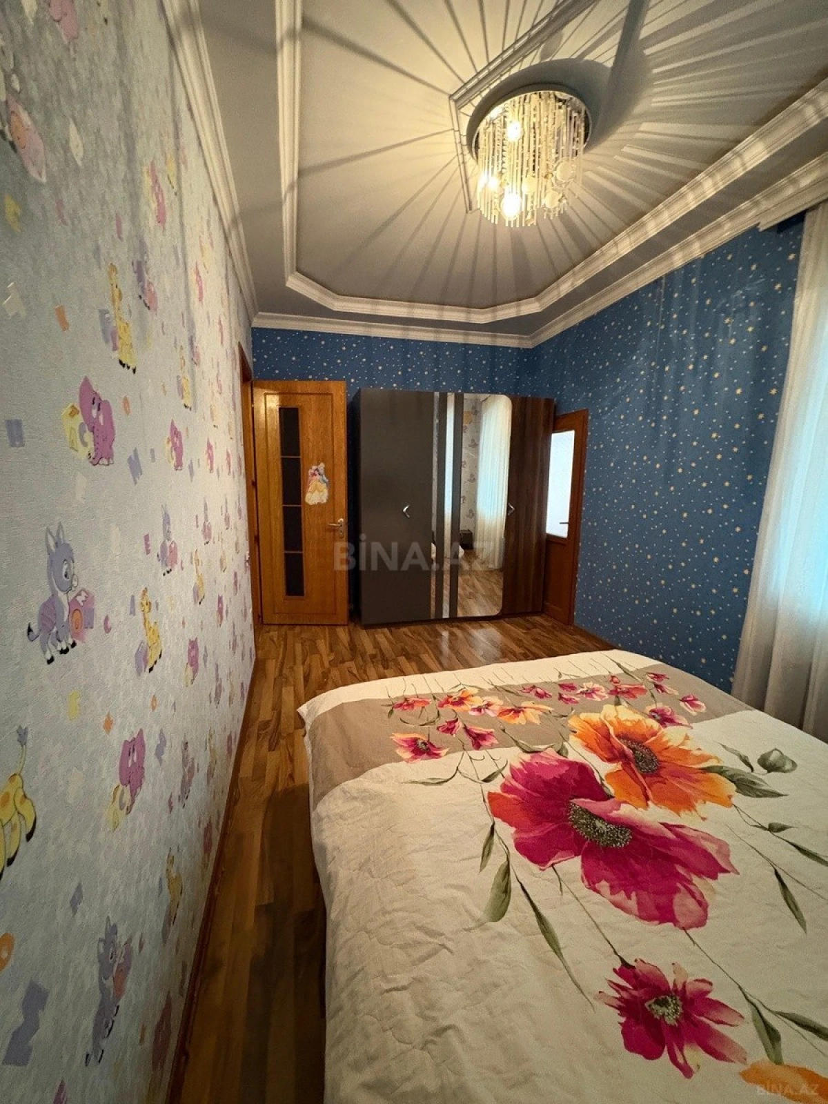 Satılır 5 otaqlı həyət evi 240 m²
