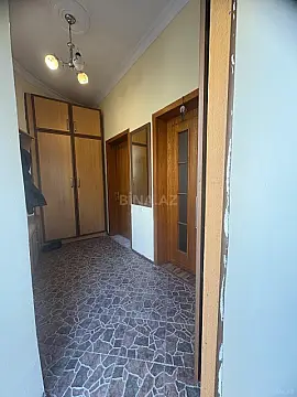 Satılır 5 otaqlı həyət evi 240 m²
