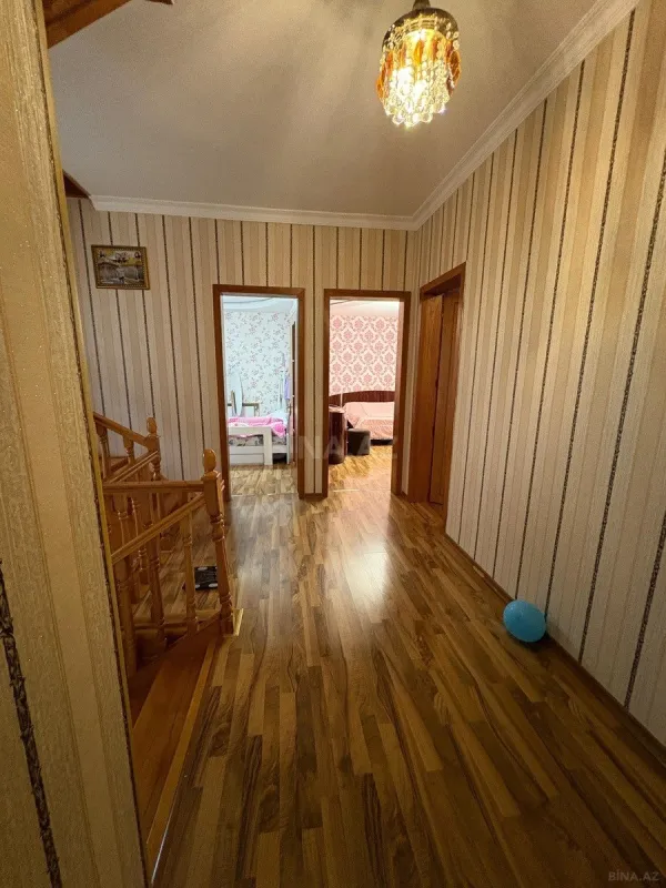 Satılır 5 otaqlı həyət evi 240 m²
