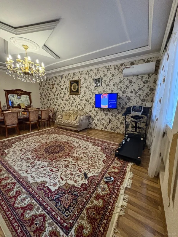 Satılır 5 otaqlı həyət evi 240 m²