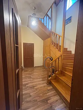Satılır 5 otaqlı həyət evi 240 m²