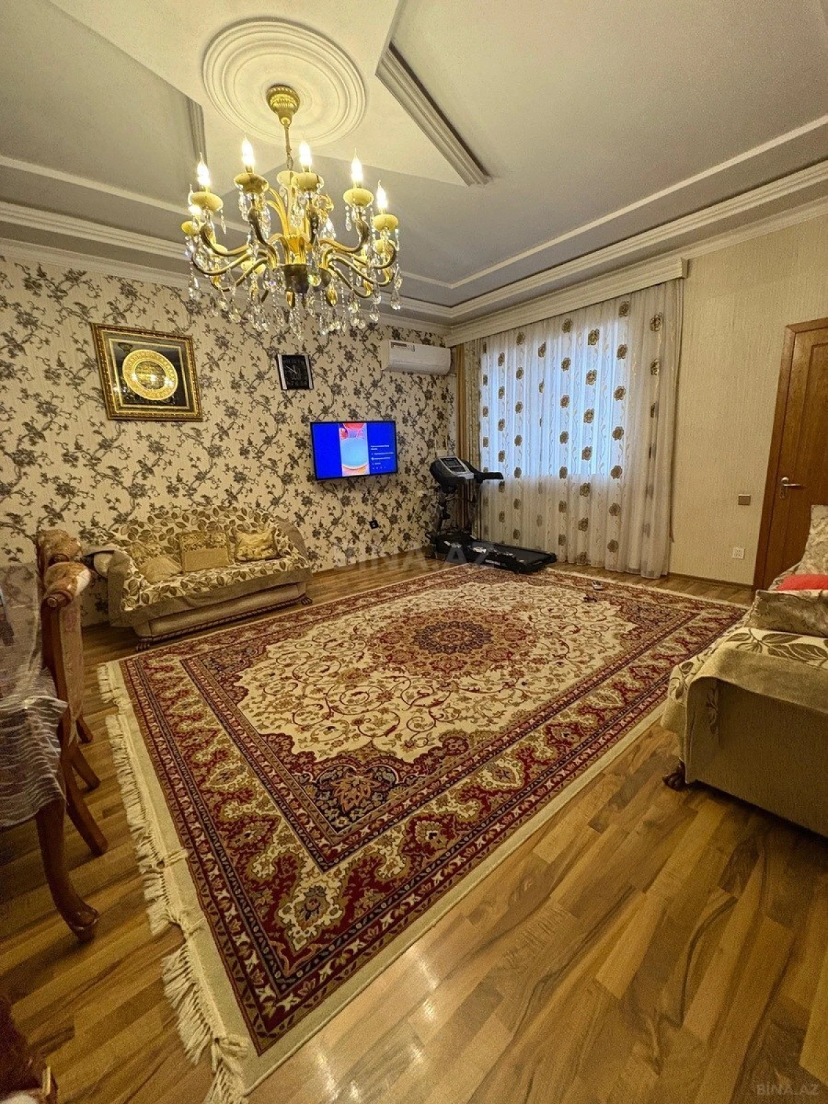 Satılır 5 otaqlı həyət evi 240 m²