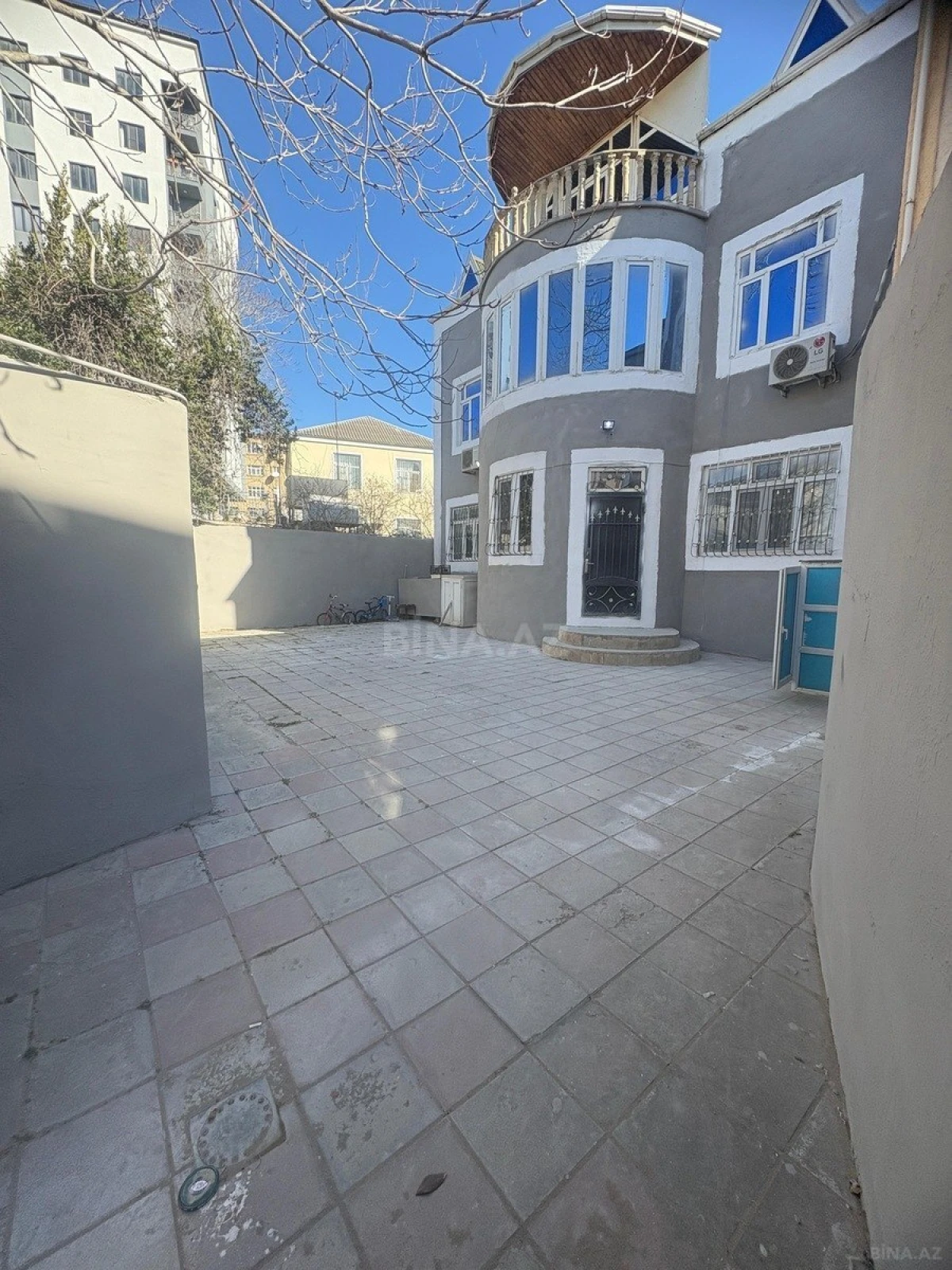 Satılır 5 otaqlı həyət evi 240 m²