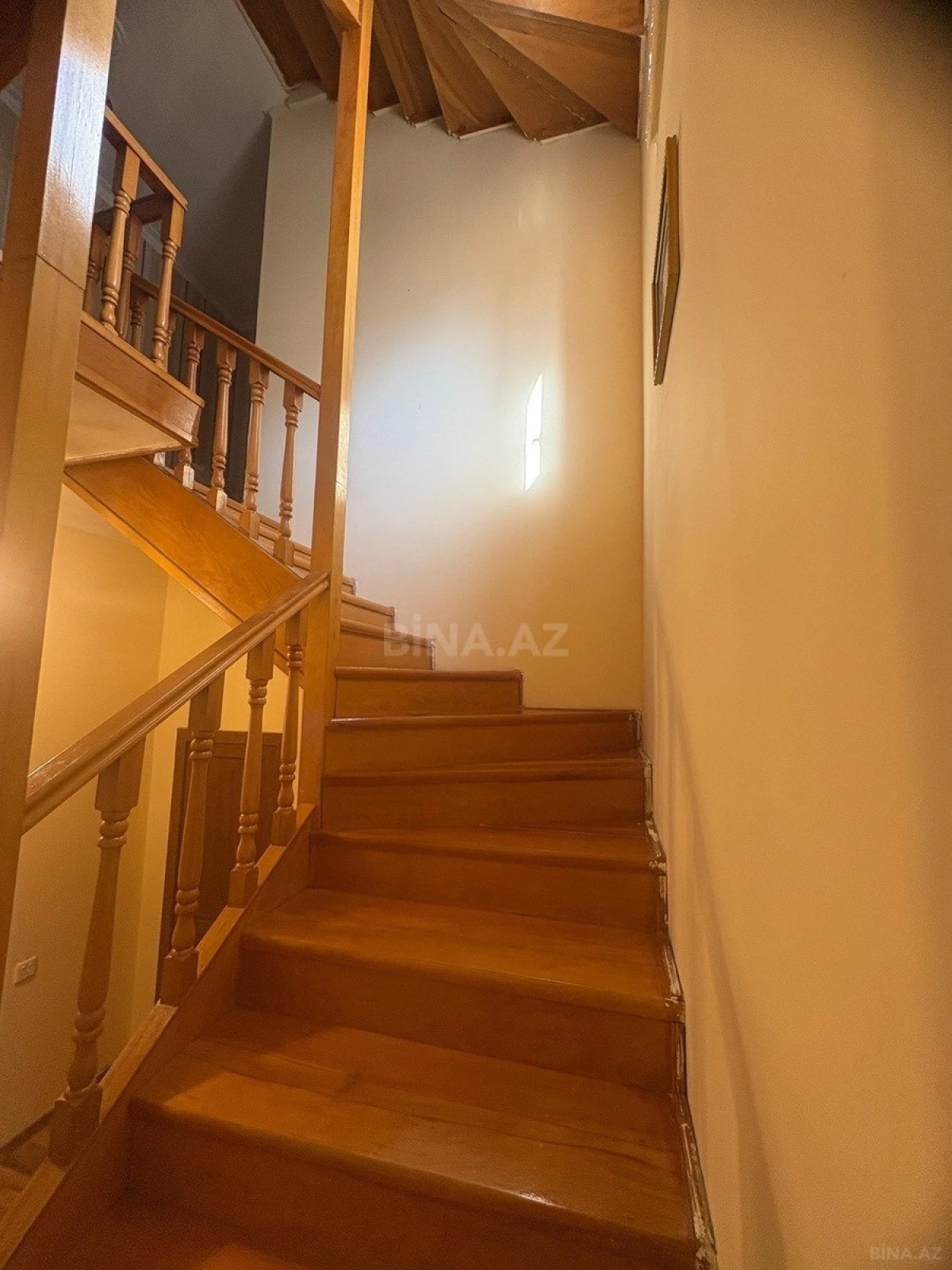 Satılır 5 otaqlı həyət evi 240 m²