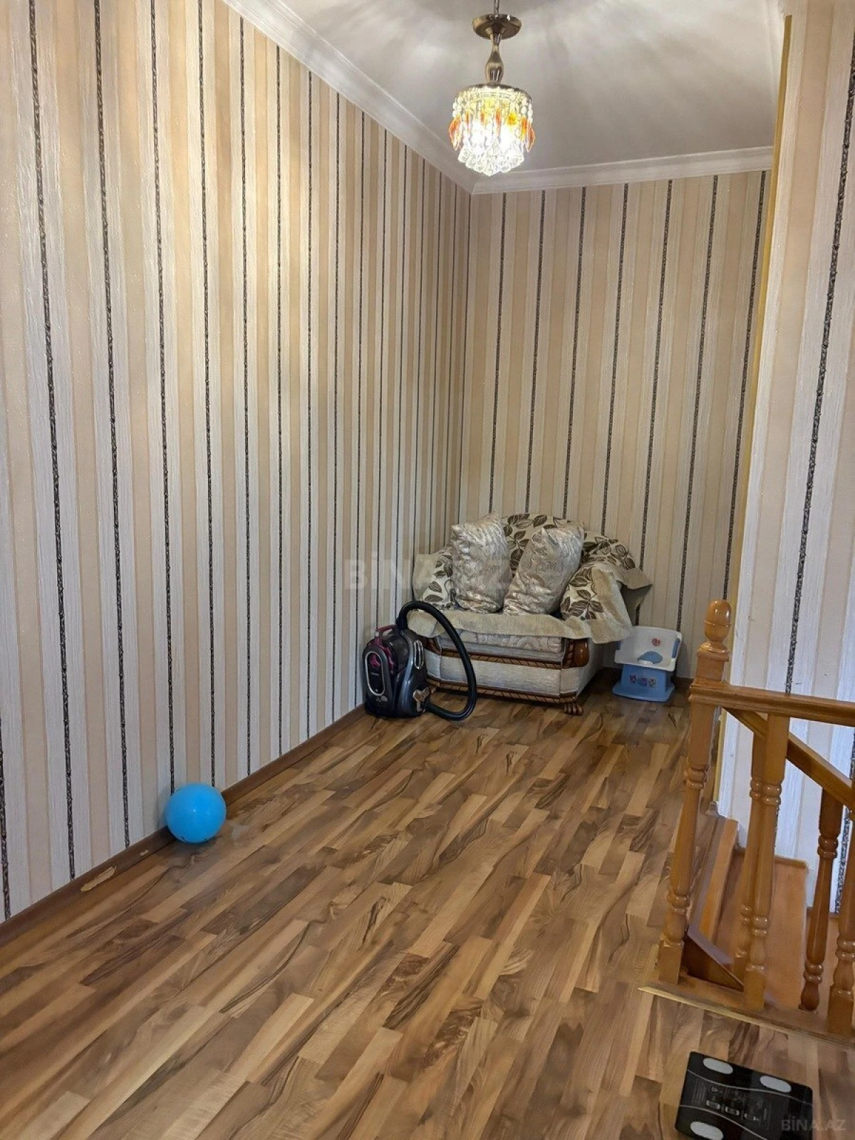 Satılır 5 otaqlı həyət evi 240 m²