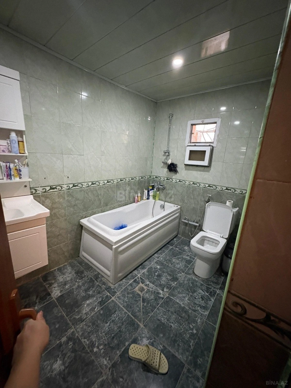 Satılır 5 otaqlı həyət evi 240 m²