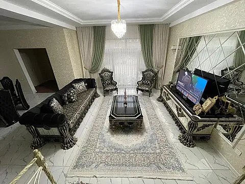 Satılır 4 otaqlı həyət evi 240 m²