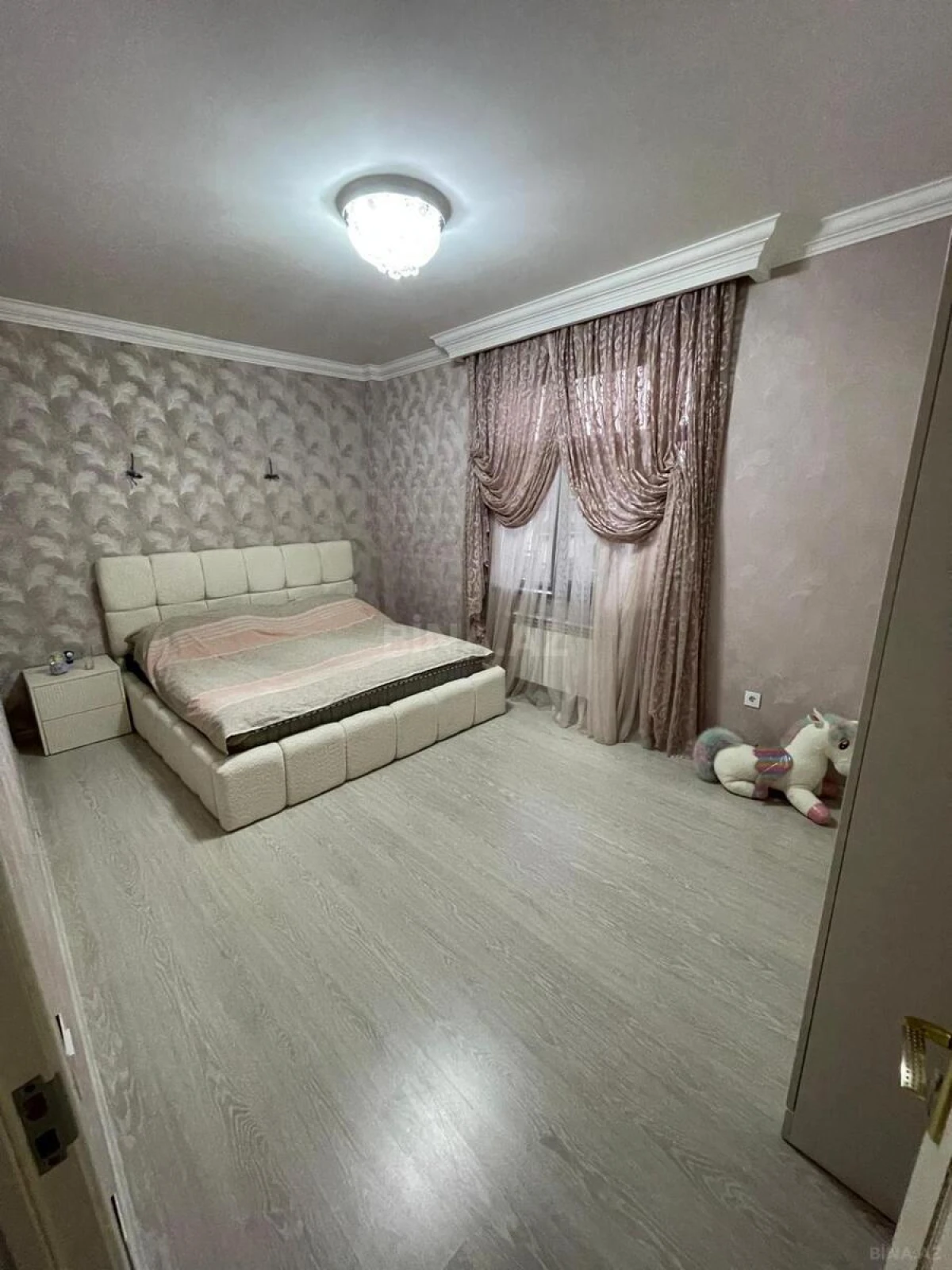 Satılır 4 otaqlı həyət evi 240 m²