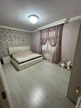 Satılır 4 otaqlı həyət evi 240 m²