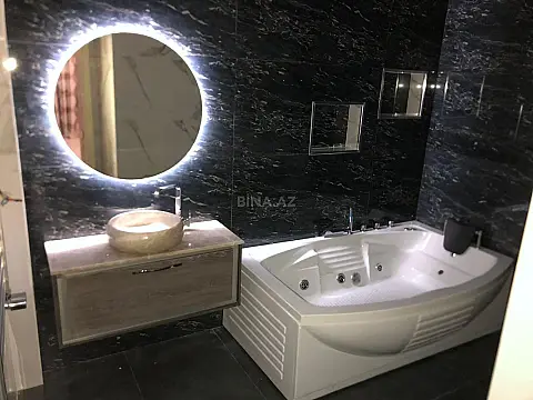 Satılır 4 otaqlı həyət evi 240 m²