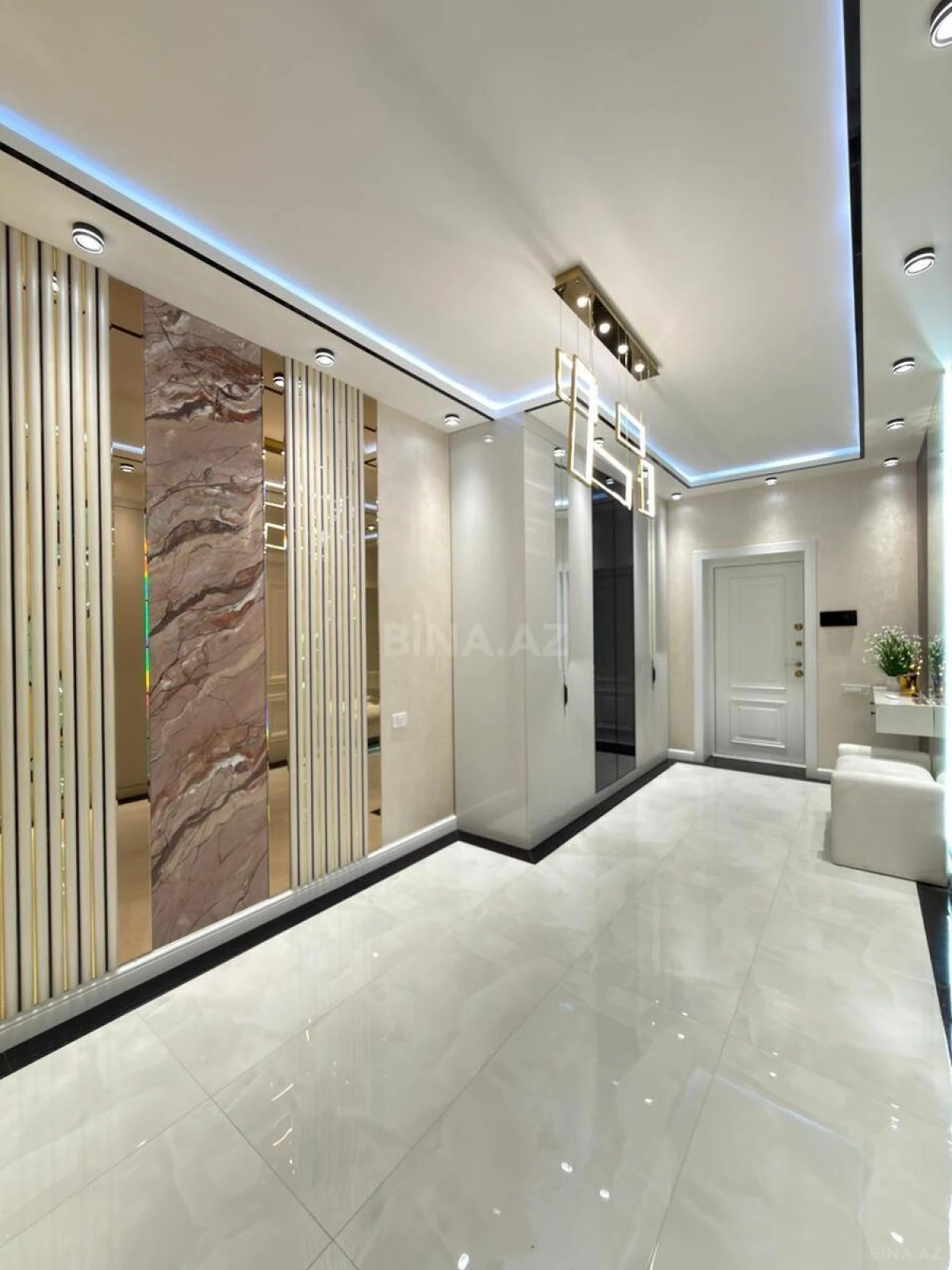 Satılır 3 otaqlı mənzil 137 m²