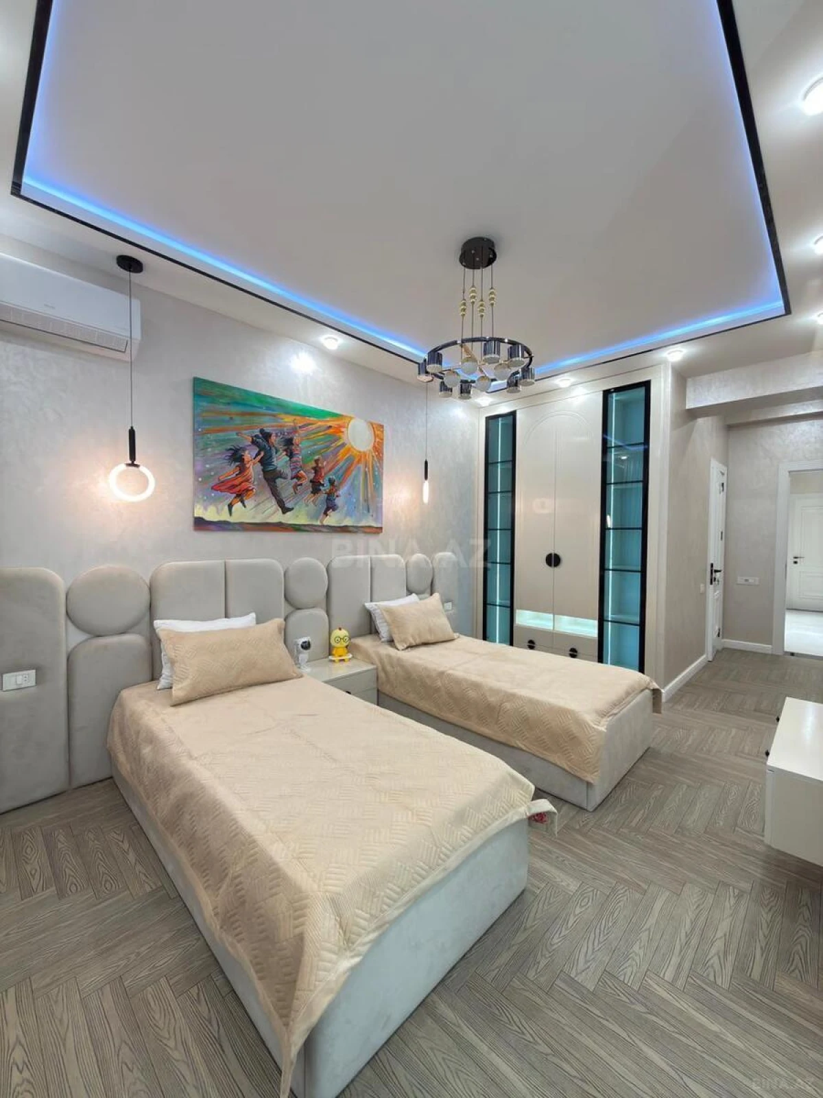 Satılır 3 otaqlı mənzil 137 m²