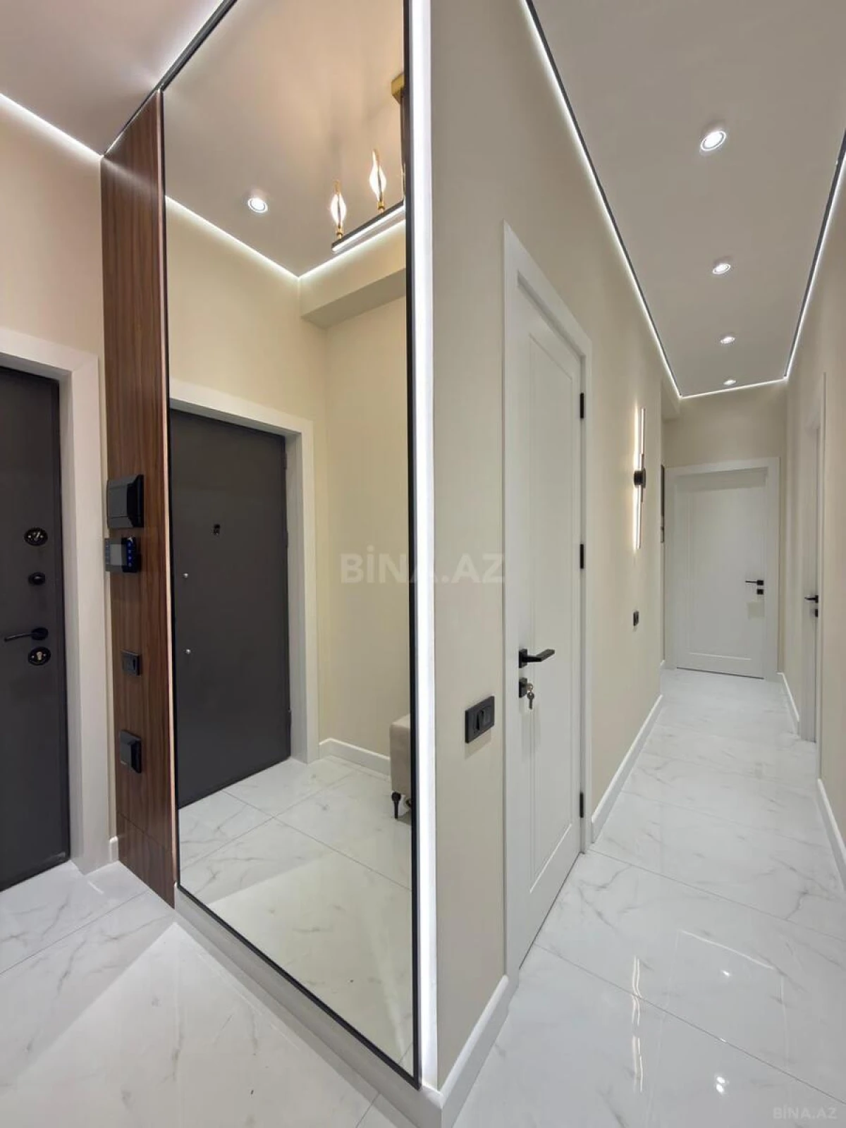 Satılır 3 otaqlı mənzil 137 m²