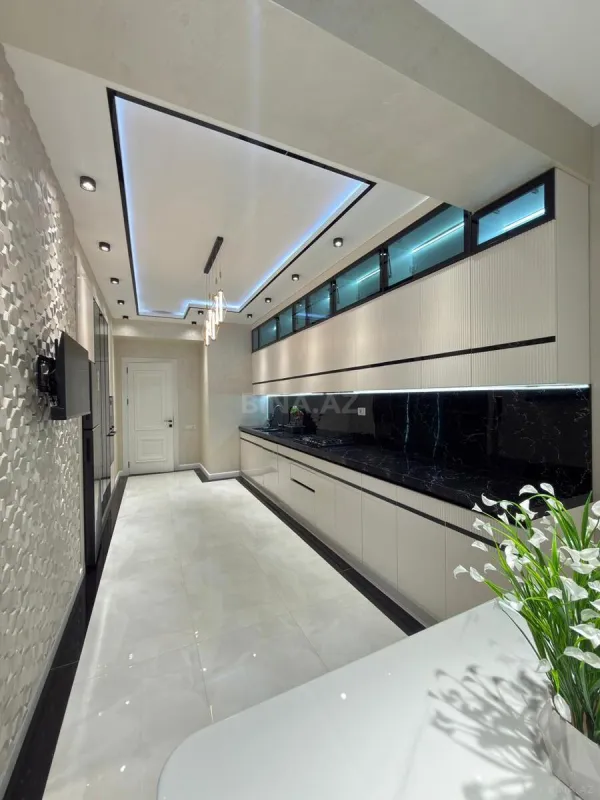 Satılır 3 otaqlı mənzil 137 m²