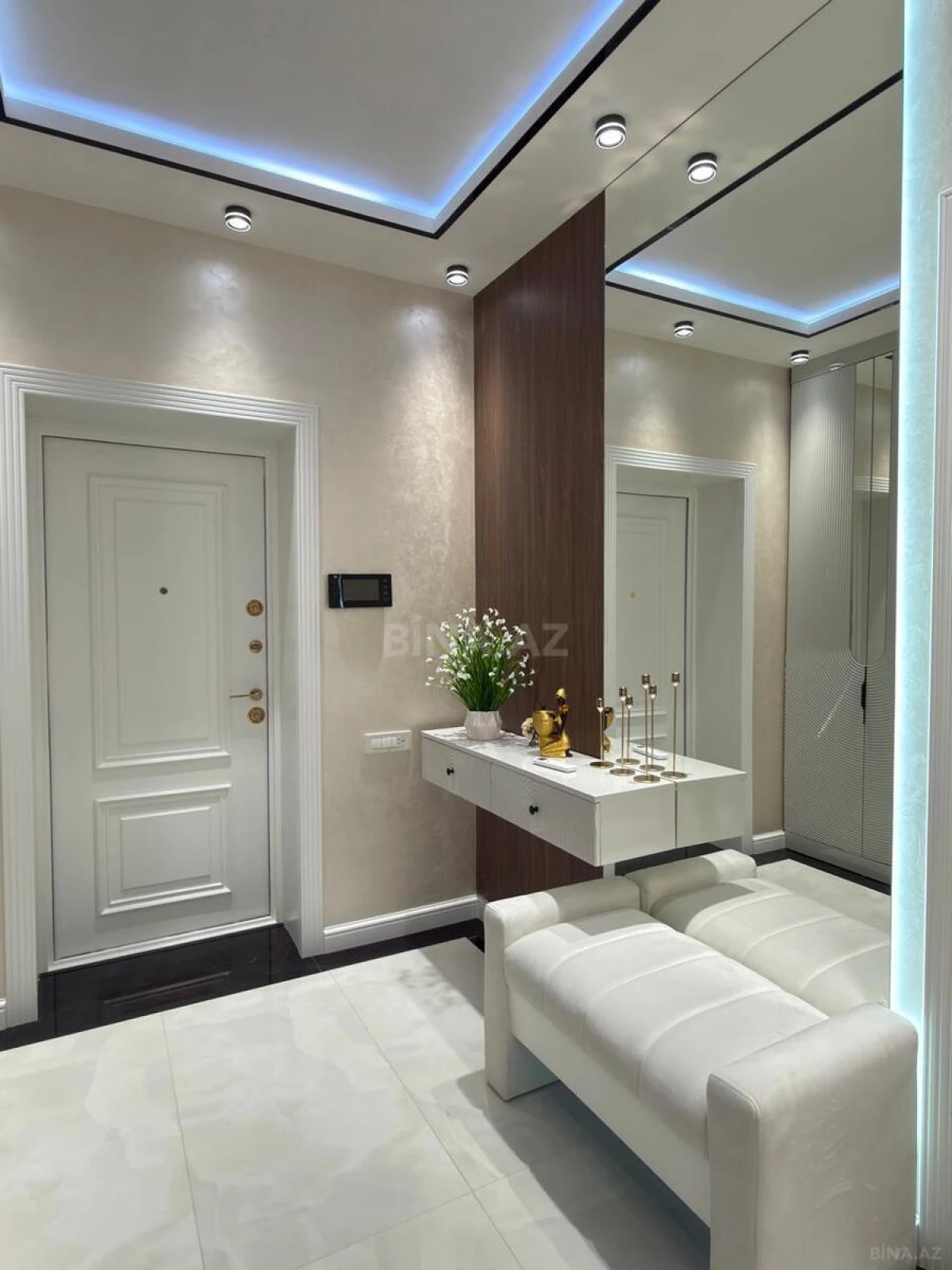 Satılır 3 otaqlı mənzil 137 m²