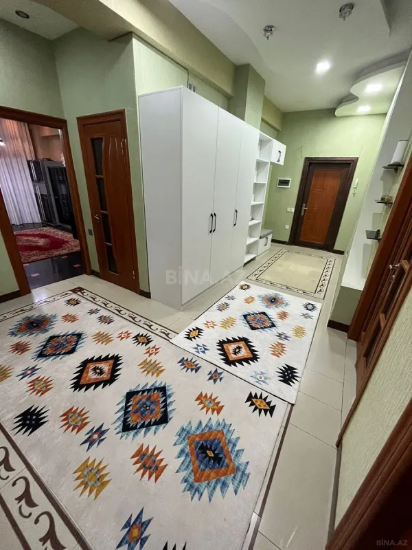 Kirayə verilir 3 otaqlı mənzil 190 m²