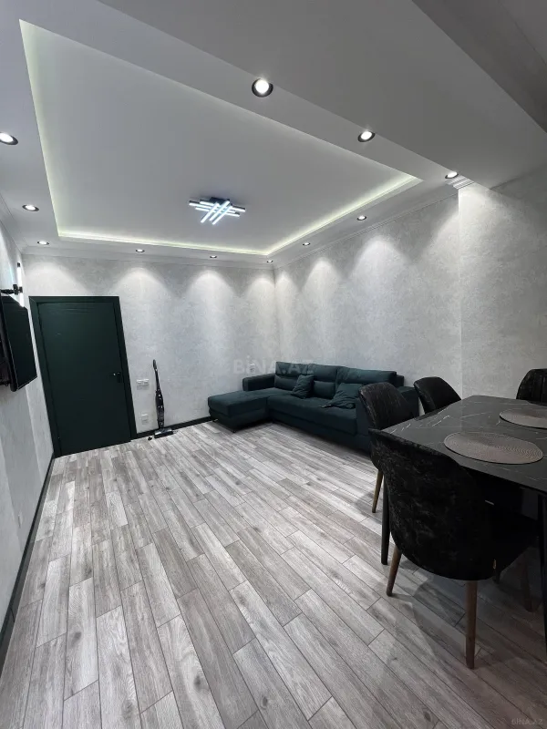 Kirayə verilir 2 otaqlı mənzil 75 m²