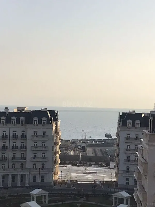 Satılır 3 otaqlı mənzil 157 m²