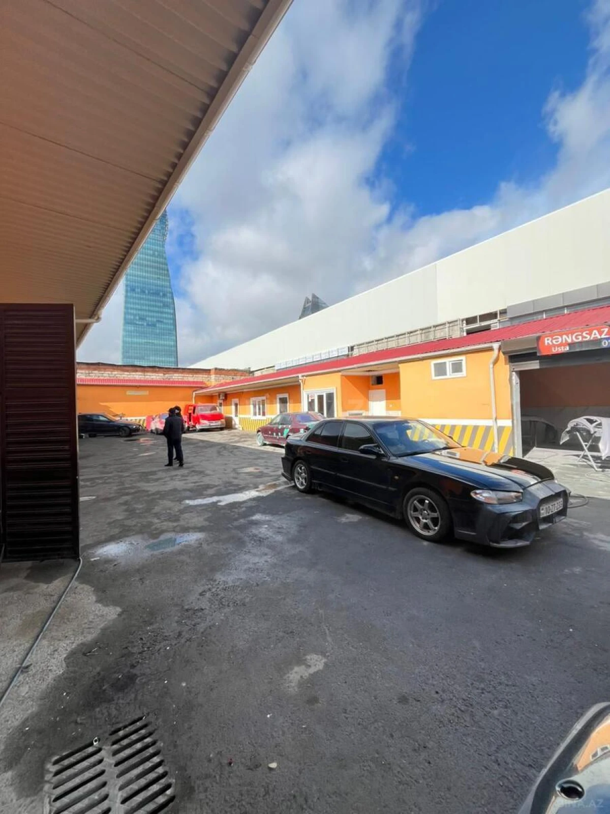 Satılır obyekt 700 m²