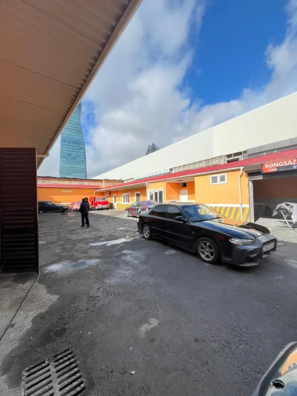 Satılır obyekt 700 m²