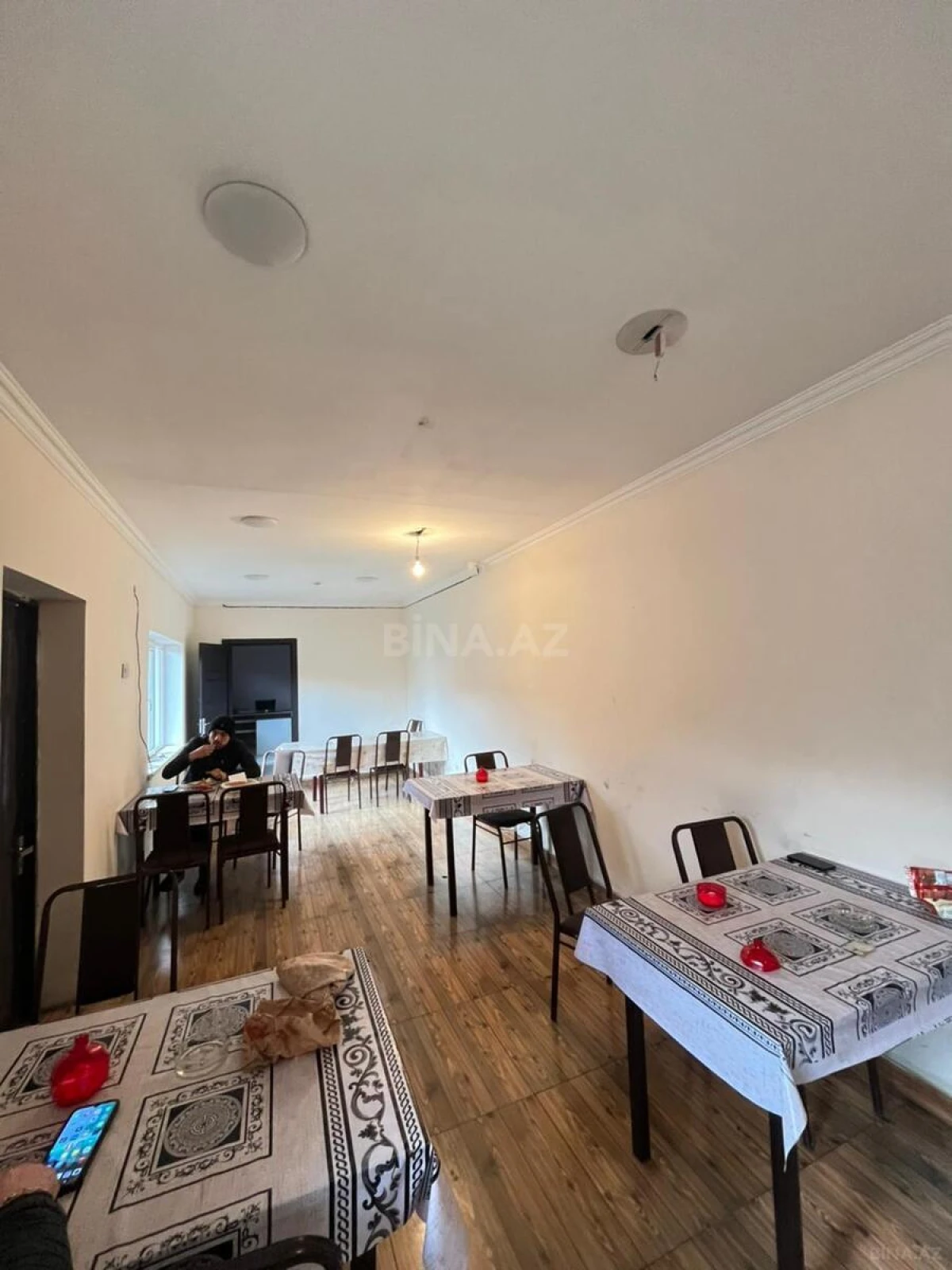 Satılır obyekt 700 m²