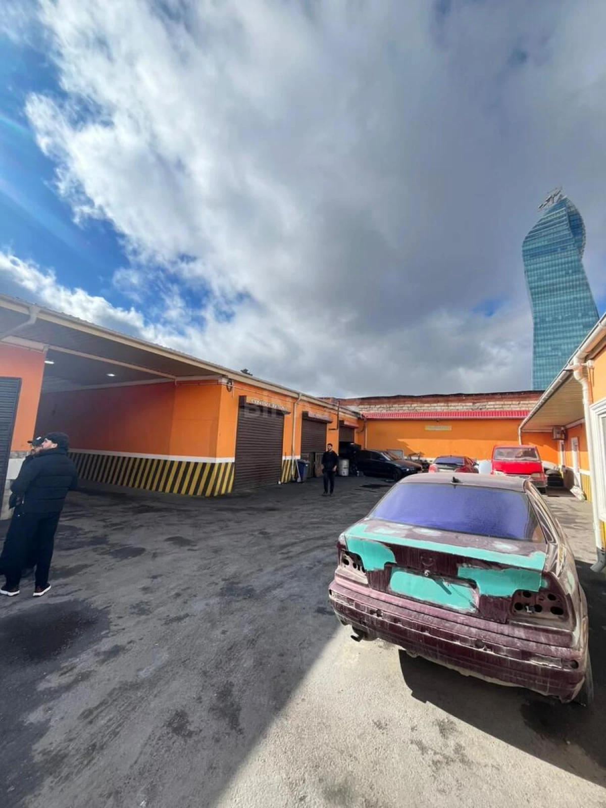 Satılır obyekt 700 m²